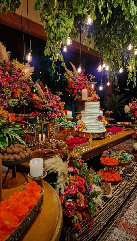 Tropical Quinceanera Theme, Tropical Wedding Aesthetic, Debut Theme, Decoration Buffet, Sweet Fifteen, Sweet Sixteen Birthday Party Ideas, Dream Wedding Decorations, Pool Birthday, Birthday Party Theme Decorations