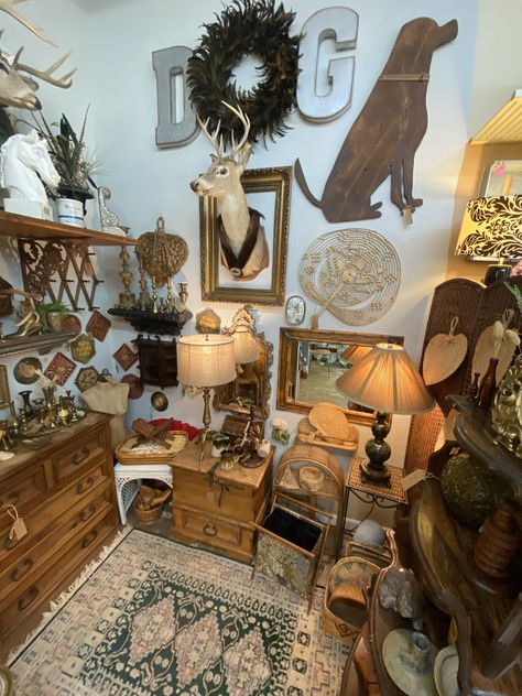 Mcm Antique Booth, Booth Setup, Vintage Booth Display, Vintage Booth, Antique Booth, Future Apartment, Booth Display, Antique Shop, Thrift Finds