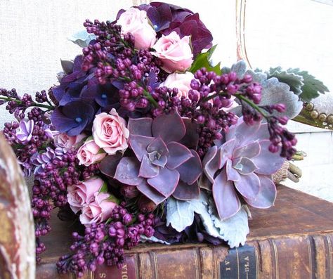 Flower Arrangements Purple, Succulent Wedding Centerpieces, Unique Wedding Bouquet, Succulent Bouquet Wedding, Purple Succulents, Purple Wedding Bouquets, Succulent Bouquet, Succulent Centerpieces, Succulent Garden Diy