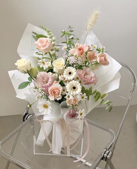 Korean Flower Arrangement, Flower Bouquet Diy, Boquette Flowers, Flower Business, Flower Installation, Flower Store, Flowers Bouquet Gift, Valentines Flowers, How To Wrap Flowers