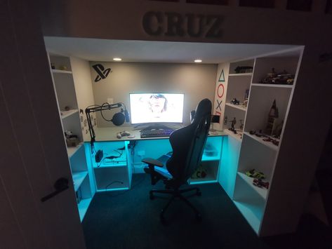 Gaming Desk Under Loft Bed, Gaming Setup Under Bed, Small Corner Gaming Setup, Under Bed Gaming Setup, Bunk Bed Gaming Setup, Gaming Setup Under Loft Bed, Bed Gaming Setup, Loft Bed Gaming, Loft Bed Gaming Setup