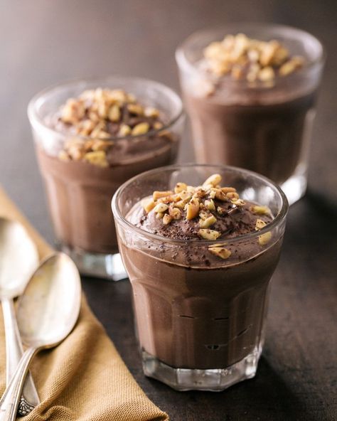 Chocolate Peanut Butter Mousse (4 Ingredients) | A Couple Cooks Chocolate Peanut Butter Mousse, Patisserie Vegan, A Couple Cooks, Peanut Butter Mousse, 4 Ingredient Recipes, Couple Cooking, Peanut Butter Recipes, Chocolate Dessert, Vegan Treats