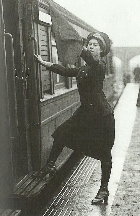 This is a London woman in 1916. World War I gave women a more pronounced place in society and the workplace, which reflected in changes of dress. The previous hobble skirt became more bell-shaped and shorter, like this one, which made moving around much easier. Women were also now driving cars, which required further mobility. Train Conductor, The Great, Old London, Vintage London, British History, Dieselpunk, Vintage Pictures, Women In History, Vintage Photographs