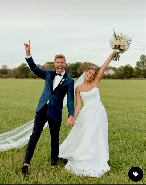 Amanda Batula Wedding Dress, Amanda And Kyle Wedding, Backyard Wedding Poses, Amanda And Kyle Cooke Wedding, Kyle And Amanda Wedding, Couple Wedding Shoot Poses, Wedding Photo Ideas Rustic, Couples Wedding Portraits, Wedding Photos Rustic