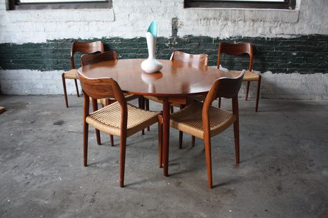 Handsome Hans Wegner Danish Expandable Mid Century Modern … | Flickr Hans Wegner, Teak Dining Table, Room Redo, Dining Chair, Denmark, Century Modern, Teak, Mid-century Modern, Dining Chairs