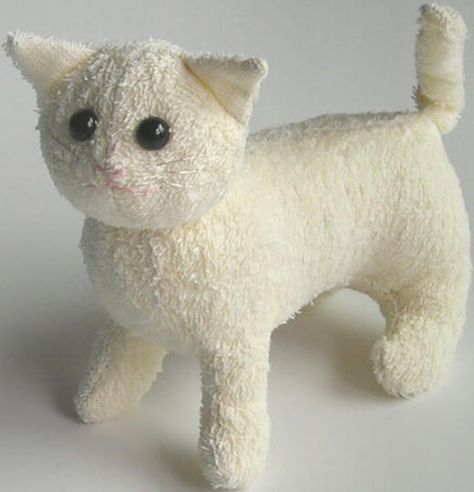 Turn old towels into sweet, adorable toy kitties with this terrycloth stuffed cat tutorial! Stuffed Cat, Custom Stuffed Animal, Ragdoll Kittens, Animal Sewing Patterns, Old Towels, Sewing Stuffed Animals, Seam Allowance, Stuffed Animal Cat, Sock Animals