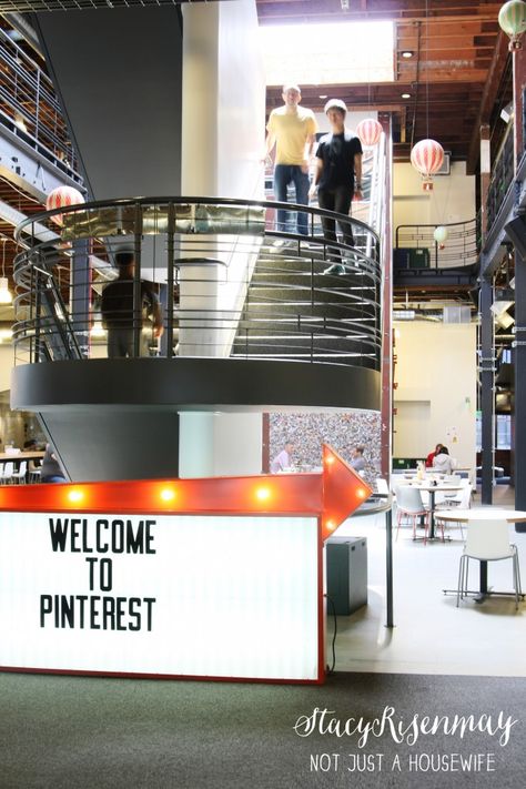 Have you ever wondered what the offices of Pinterest looked like?------> Behind The Scenes At Pinterest headquarters Pinterest Headquarters, Work Fun, Pinterest Help, Dream Office, Awesome Places, Inspiring Things, Workspace Design, Environmental Design, Design Office