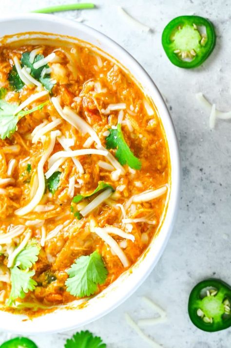 There Brothy Soup, Shredded Chicken Chili, Soup Keto, Keto Beef, Shredded Chicken Recipes, Chicken Chili Recipe, Low Carb Soup, Spicy Food, Think Food