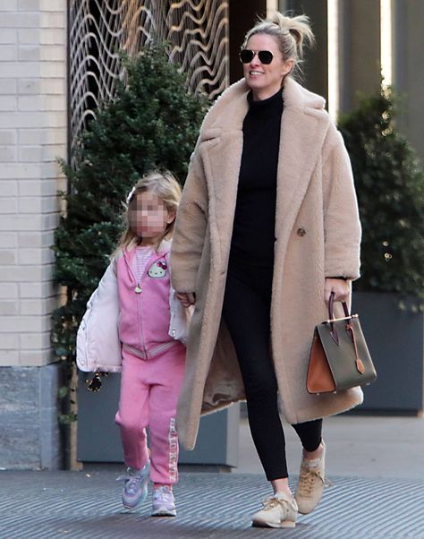 Max Mara Coat Outfit, Max Mara Teddy Coat, Teddy Coat Outfit, Coat Styling, Uk Winter, Max Mara Coat, Nicky Hilton, Coat Outfit, Teddy Coat