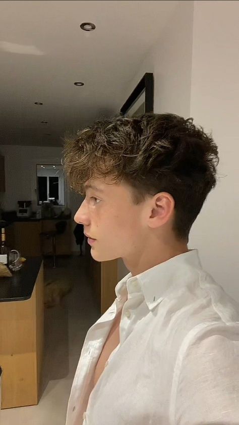 Guy Fringe Haircut, Short Fluffy Hair Men Haircut, The Fringe Haircut Men, Mens Hair Back View, Fluffy Undercut Men, Messy Fringe Haircut Men Curly, Mens Taper Haircut Long, Wavy Fade Haircut Men, Fringe Taper Haircut