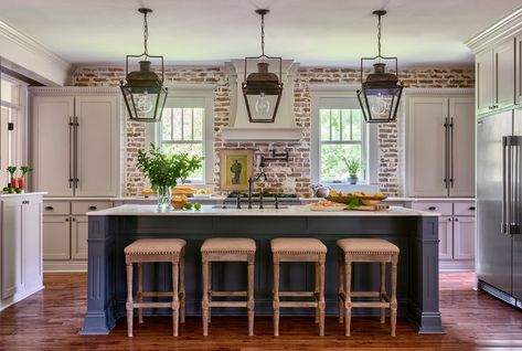 Creole Cottage Kitchen, New Orleans Aesthetic Kitchen, Creole Interior Design, New Orleans Style Kitchen, Room Ideas Beachy, New Orleans Interior Design, Creole Kitchen, New Orleans Style Homes, Summer Room Ideas