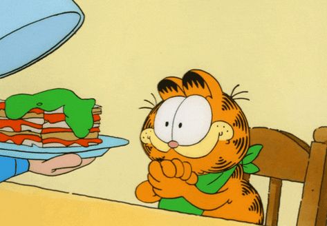 via GIPHY Lunch Meme, Garfield Gif, Garfield Lasagna, Garfield 2, Food Gifs, Frozen Gif, Garfield Images, Restaurant Lunch, Garfield Cartoon