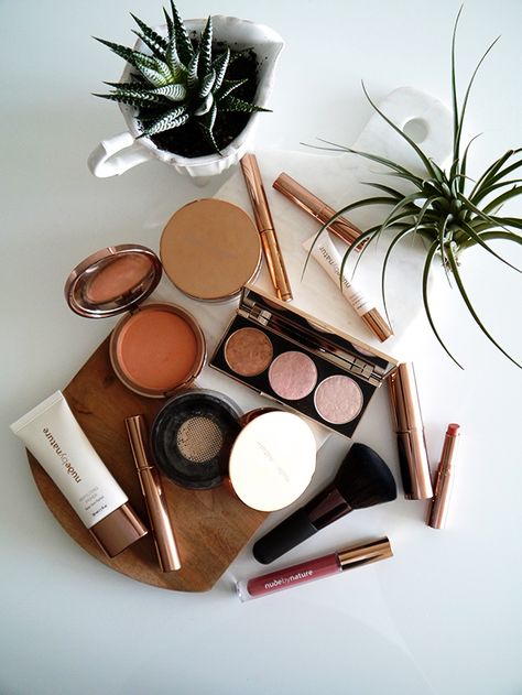 Introducing Nude By Nature, An Aussie Natural Makeup Line New To Canada Snapchat Photography, Makeup Flatlay, Natural Beauty Photography, Permanent Makeup Eyebrows, Beauty Salon Interior, Beauty Products Photography, Nude Makeup, Blogger Tips, Gel Liner