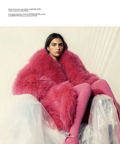 Africa Garcia for S-Moda | Exceso Rosa Fur Photoshoot, Venus In Leo, Pink Fur Coat, Pink Tights, Elsa Schiaparelli, Pink Fur, Jenner Outfits, Womenswear Fashion, Beauty Shoot