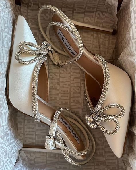 Mach And Mach Shoes, Kasut Kahwin, Heeled Slippers, Bridal Party Dress, Pretty Heels, Bling Sandals, Heels Aesthetic, Shiny Shoes, Bridal Heels