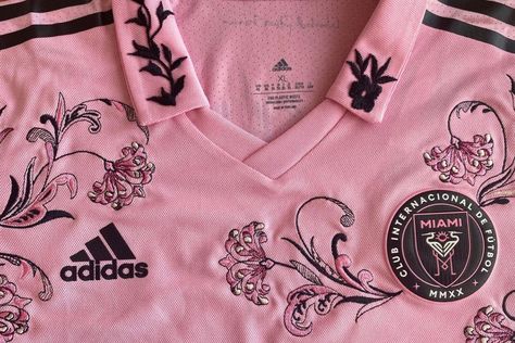 Cool Soccer Jerseys, Pink Football Shirt, Katiana Kay, Jersey Embroidery, Jersey Design Ideas, Miami Football, Pink Football, Sport Shirt Design, Soccer Tees