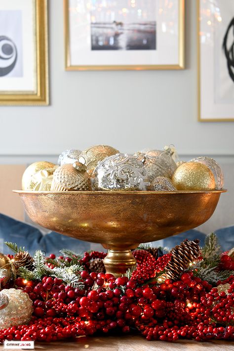 Living Room Stands, Chinoiserie Blue, Christmas Dining Room, Metal Bowl, Christmas Tablescapes, White Hydrangea, Christmas Decorations Ornaments, White Vases, Holiday Looks