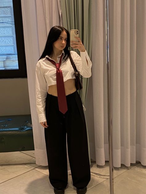 Outfit cute aesthetic red white black brown tie work pants shirt gold chain black hair short mirror selfie pic milan girl ideas look crop long shoulder bag weekday h&m sisley vintage school preppy model fashion style Red Tie Outfit Aesthetic, Loose Tie, Tie Outfit, Red Tie, Outfits Aesthetic, Aesthetic Clothes, Red, Clothes