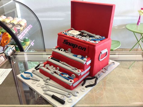 Tool Box Cake | Angel Contreras | Flickr Nascar Decorations, Cake Decorating For Men, Cake Designs For Men, Mechanic Cake, Tool Box Cake, Male Cakes, Car Cakes For Men, Mechanics Birthday, Carved Cakes