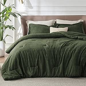 Bedsure King Size Comforter Set - Dark Green King Comforter Set, Soft Bedding for All Seasons, Cationic Dyed Bedding Set, 3 Pieces, 1 Comforter (104"x90") and 2 Pillow Shams (20"x36"+2") Dark Green Comforter, Brushing Technique, Green Bedding Set, King Size Comforter Sets, Green Comforter, King Size Comforters, Simplistic Style, Green Bedding, King Comforter Sets