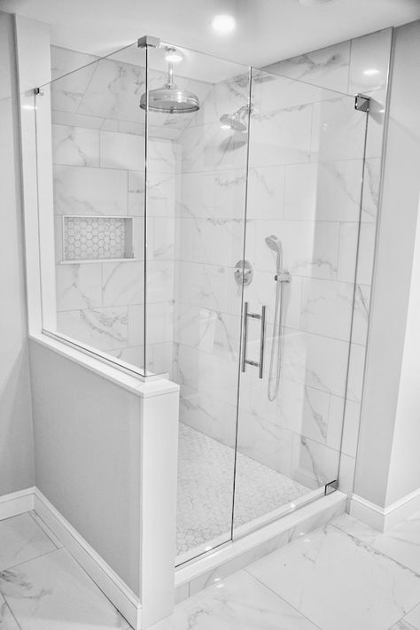 Vanity Next To Glass Shower Wall, Showers With Two Glass Walls, Master Shower Door Ideas, Stand Up Glass Shower Ideas, Bathroom Large Shower Ideas, Master Shower Glass Enclosure, Showers With Doors, Small Space Bathroom Design, Glass Shower Wall