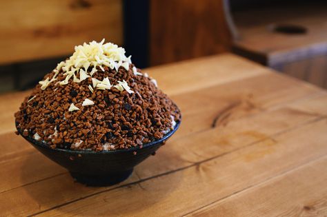 Chocolate Crunchies, Shaved Ice Recipe, Cafe In Seoul, Serving Sizes, Crunchy Chocolate, Chocolate Topping, Shaved Ice, Dark Chocolate Chips, Milk Chocolate