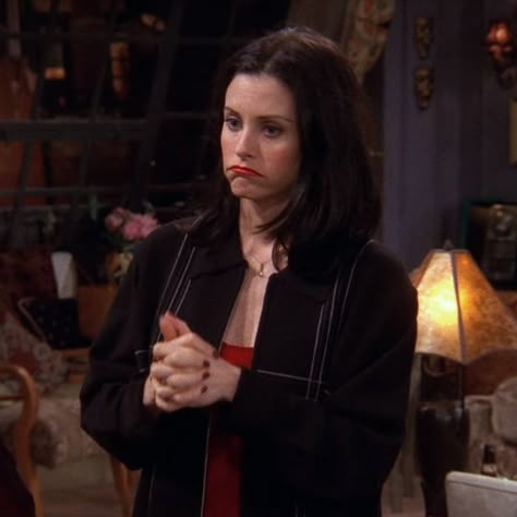 monicageller courteneycox friendstv sitcom Monica Geller Aesthetic, Monica Outfits, Monica Geller Friends, Monica Geller Outfits, Social Aesthetic, Friends Pfp, Monica Friends, Mikey Madison, Friends Outfits