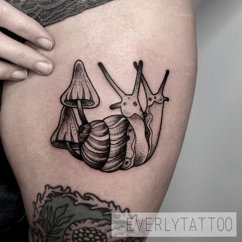 Oddity two headed snail blackwork tattoo Two Headed Snail Tattoo, Snail Tattoo Blackwork, Two Headed Tattoo, Oddities Tattoo, Oddity Tattoo, Mary Core, Tattoo Planning, Snail Tattoo, Aa Tattoos