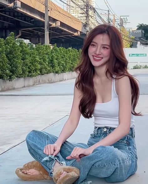 Pimchanok Luevisadpaibul, Baifern Pimchanok, Dive In, Bell Bottom Jeans, Asian Beauty, The Good, Beauty Hacks, Camisole Top, Actresses