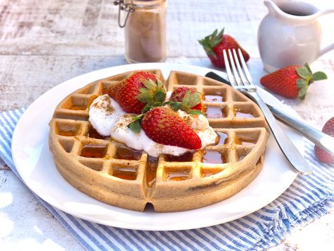 Cassava Flour Waffles, Cassava Flour Recipes, Almond Flour Waffles, Breakfast Paleo, Grain Free Breakfast, Granola Parfait, Buttermilk Waffles, Nut Free Recipes, Cassava Flour