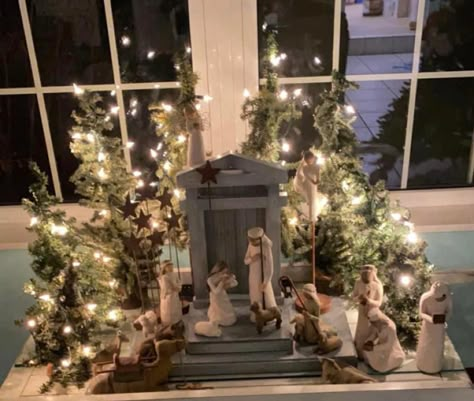 Indoor Nativity Scene Ideas, Willow Tree Nativity Display Ideas, Nativity Scene Display Indoor Ideas, Woodland Christmas Decorations, Christmas Nativity Scene Display, Nativity Display, Willow Tree Nativity, Woodland Christmas Decor, Nativity Scene Display