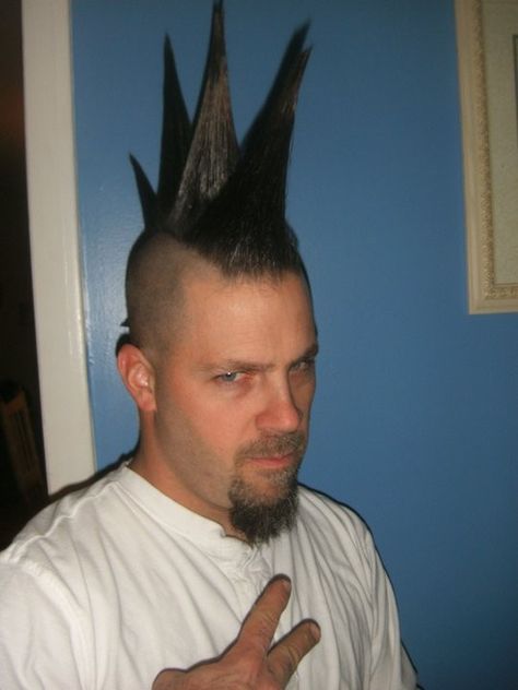 Mohawk Side Profile, Punk Spikes Hair, Beard Cut Style, Punk Mohawk, Beard Cuts, Mohawk Haircut, Mohawk Hairstyles Men, Mohawk Styles, Scissor Cut