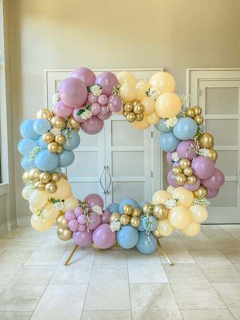 Ideas Aniversario, 50th Anniversary Decorations, Birthday Party Decorations For Adults, Flower Shop Decor, Balloon Garland Diy, Simple Birthday Decorations, Balloon Installation, Birthday Balloon Decorations, Megan Thee Stallion