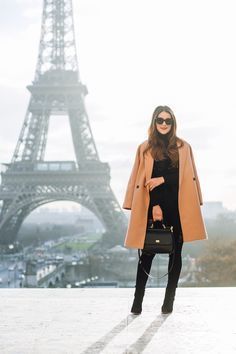 Paris Outfits Fall, Paris Winter Outfit, Paris Fall Outfits, Paris Winter Fashion, Paris Outfit Ideas, November Outfits, Fall Travel Outfit, Paris Winter, Fall Fashion Coats