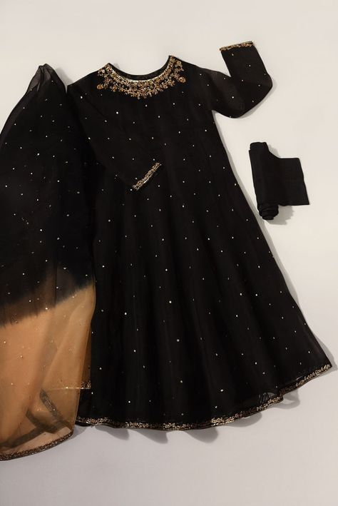 Black Dress Ideas Pakistani, Wedding Dresses Garden, Shadi Outfits, Eid Fits, Black Pakistani Dress, Wedding Dresses Fit, Gharara Designs, Dresses Couture, Enchanting Wedding