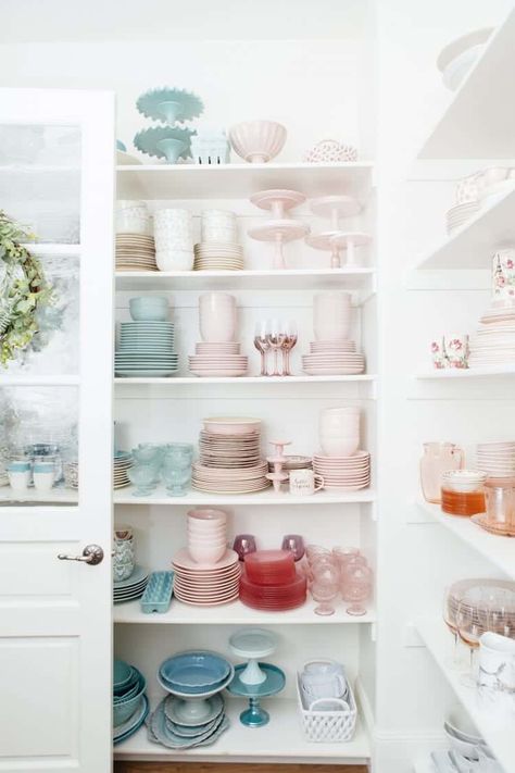 English China Patterns, Party Pantry, Built In China Cabinet, Dish Collection, Dish Organization, Pink Dishes, Dish Display, China Storage, Blue Dishes