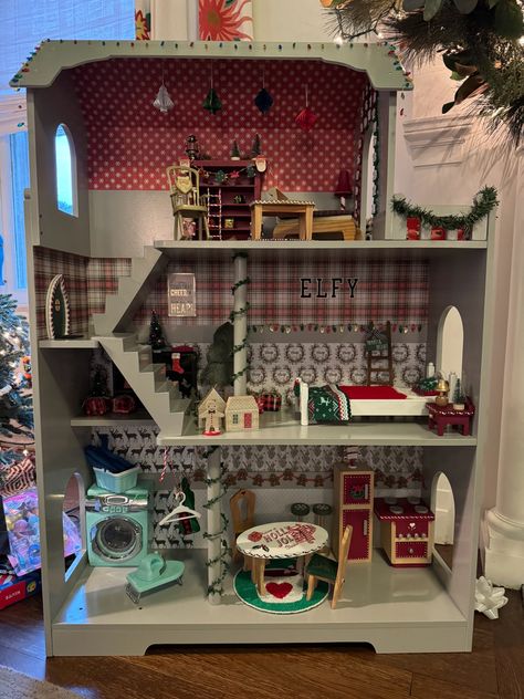 DIY Christmas dollhouse, elf house , Christmas crafts Christmas Dolls House Ideas, Doll House Gingerbread House Diy, Doll House Christmas, Dollhouse Remodel, Diy Christmas Elves, Elf Home, Doll House For Boys, Elf Shelf, Diy Barbie House