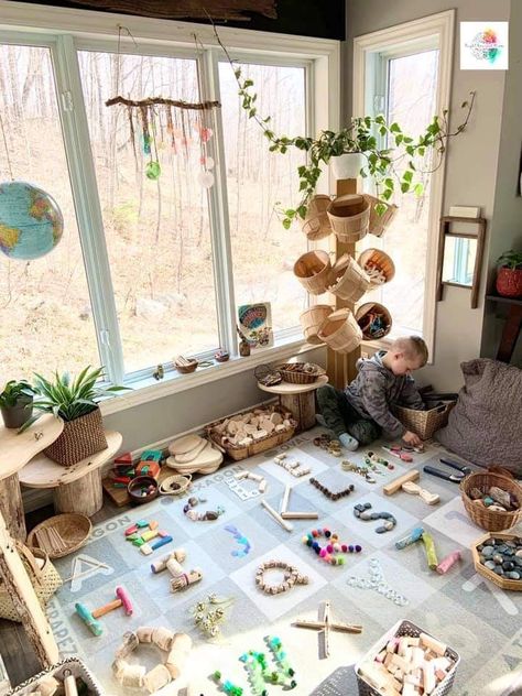 Home Childcare, Reggio Inspired Classrooms, Reggio Classroom, Preschool Rooms, Montessori Toddler Activities, Toddler Classroom, Nature School, Reggio Inspired, Daycare Activities