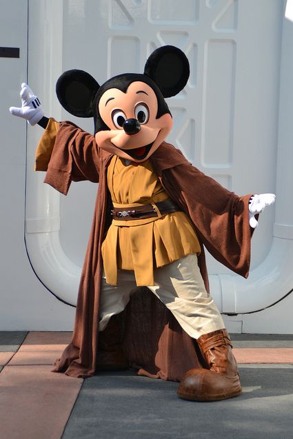 Jedi Mickey! (by Wes Lowe) Disney Hollywood Studios, Disney Parque, Star Wars Disney, Disney Fantasy, Hollywood Studios Disney, Disney Aesthetic, Disney Life, Disney Lover, Hollywood Studios