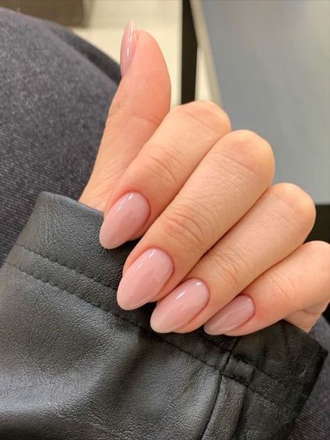 Almond Shape Nail Ideas, Nail Almond Shape, Short Almond Shaped Nails, Sophisticated Nails, Bridesmaids Nails, Milky Nails, Short Almond Nails, Nude Nail Designs, Delicate Feminine