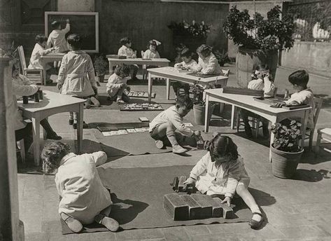 Do you enjoy learning about history? Check out this article to learn a brief history of kids furniture! Montessori Classroom Layout, Kindergarten Montessori, Montessori Quotes, Montessori Kindergarten, Montessori Environment, Preschool Programs, Montessori Preschool, Montessori Education, Montessori Classroom