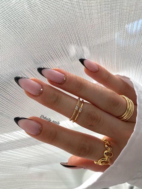 40 Trendy French Tip Nails For A Modern Twist Classy Oval Nails, Classy French Tip Nails, Classy French Tip, Nail Bling, Mickey Nails, Black French Tips, French Tip Nail Designs, Cute Nails For Fall, Subtle Nails