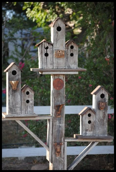 Birdie Condo Garden Diy Decoration Ideas, Birdhouse Ideas, Birdhouses Rustic, Beautiful Birdhouses, Garden Birdhouses, Rustic Backyard, Bird House Feeder, Bird House Plans, Unique Bird Houses