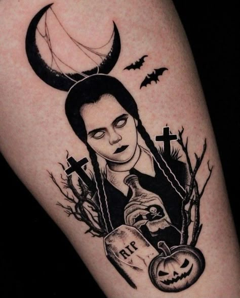 Small Movie Tattoos Ideas, Halloween Tattoos With Flowers, Wensday Addams Tattoo, Wendsday Adams Tattoos, Wendsday Adams Tattoo Ideas, Wednesday Addams Tattoo Design, Merlina Adams Tattoo, Adams Family Tattoo Ideas, Wednesday Addams Tattoos