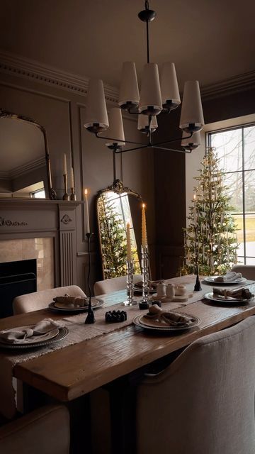 EMILY 〰️ on Instagram: "Working out how I want to set the table and sitting here wondering WHERE December went?! Comment SHOP for links to everything here including the PAINT color! 🤍 #holidaytable #tablesetting #chistmasdecor #neutralhome #christmastree #diningroom #diningroominspo Christmas Inspo | Holiday table | holiday table setting | Christmas table setting | holiday decor | neutral Christmas" Holiday Table Settings Christmas, Table Setting Christmas, Christmas Table Setting, Neutral Christmas, Holiday Table Settings, Set The Table, Christmas Inspo, Christmas Table Settings, Holiday Tables