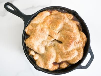 Peach and Brown Butter Skillet Pie Recipe | Trisha Yearwood | Food Network Skillet Pie, Trisha's Southern Kitchen, Trisha Yearwood Recipes, Brown Butter Sauce, Trisha Yearwood, Peach Pie, Pie Dough, Cast Iron Cooking, Spiced Rum