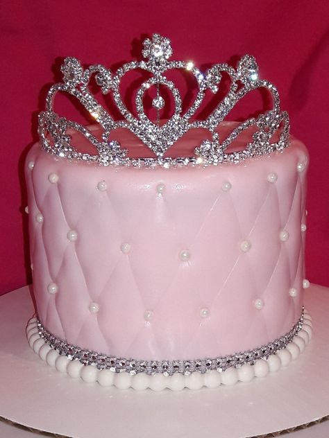 Tiara Cake Ideas, Birthday Cake With Tiara, Cake With Tiara, Princess Tiara Cake, Birthday Cake Crown, Butterfly Wedding Cake, Cake Hat, Tiara Cake, Bling Cakes