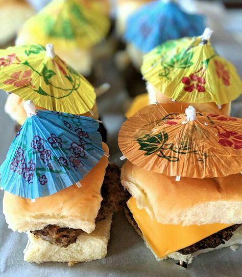 Cheeseburger In Paradise Party, Margaritaville Party Ideas, Jimmy Buffet Party Ideas, Jimmy Buffet Party, Cheeseburger Party, Buffet Board, Bunko Food, Parrothead Party, Tropical Party Foods