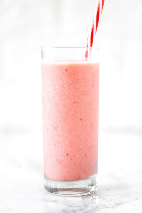 This dairy free strawberry banana smoothie is made with oat milk and perfect to cool off with on long hot summer days. #thetasteofkosher #dairyfree #strawberrybanana #smoothie #oatmilk Recipes With Oat Milk, Smoothie With Water, Dairy Free Recipes Easy, Smoothies Vegan, Dairy Free Smoothies, Frozen Watermelon, Smoothies With Almond Milk, Oat Smoothie, Dairy Free Yogurt