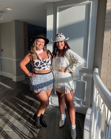 Plus Size Space Cowgirl Outfits, Disco Cowboy Party Outfit, Osheaga Outfits, Cosmic Cowgirl Outfit, Disco Cowboy Outfit, Cow Girl Party Outfit, Space Cowboy Party Outfit, Sparkly Cowgirl Outfit, Cowgirl Party Outfit